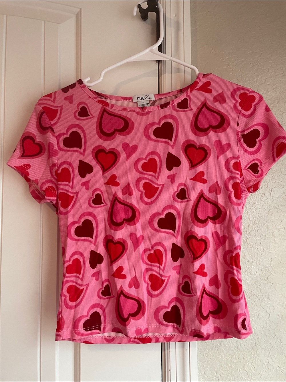 Rue21 Pink Short Sleeve Tee with Red & Dark Pink Heart Print